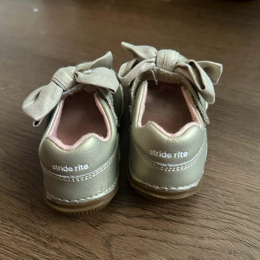 BBABY SNEAKER -STRIDE RIDE ✨  SIZE 4 - Picture 2 of 3